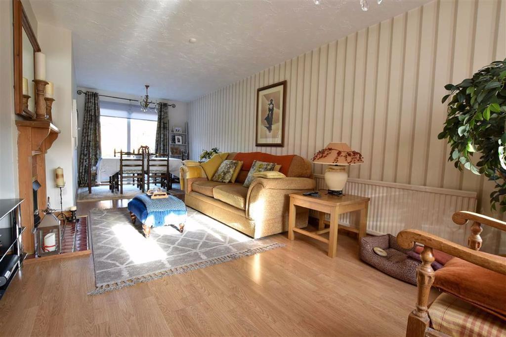 Brickhill Road, Wellingborough 3 bed detached house £300,000