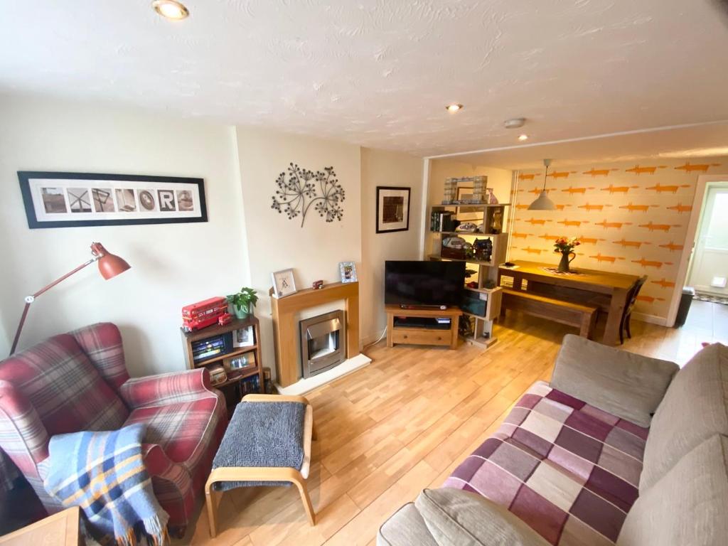 Compton Way, Earls Barton... 2 bed semidetached house £235,000