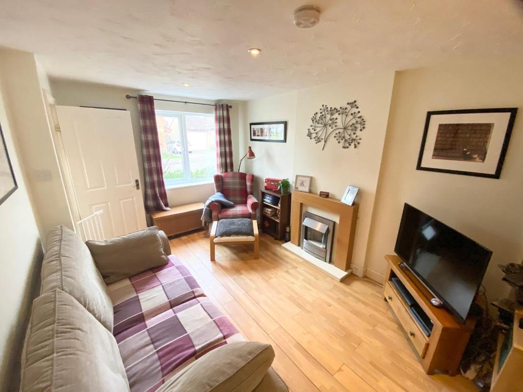 Compton Way, Earls Barton, Northamptonshire, NN6 2 bed semidetached
