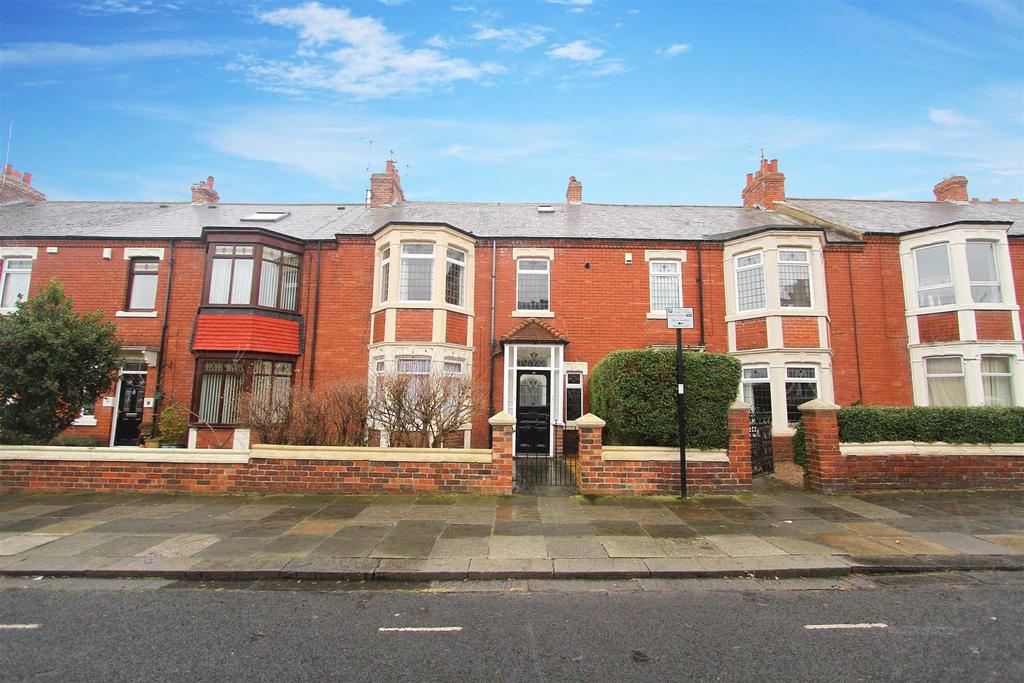 Holly Avenue, Whitley Bay 2 bed flat £775 pcm (£179 pw)