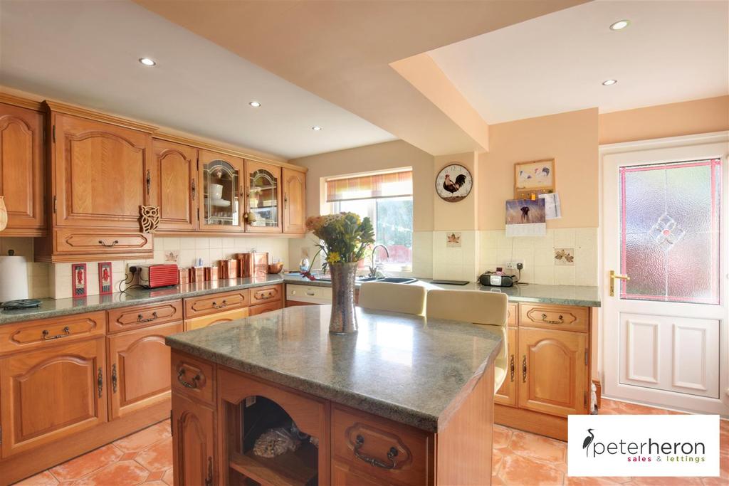 Breakfasting Kitchen
