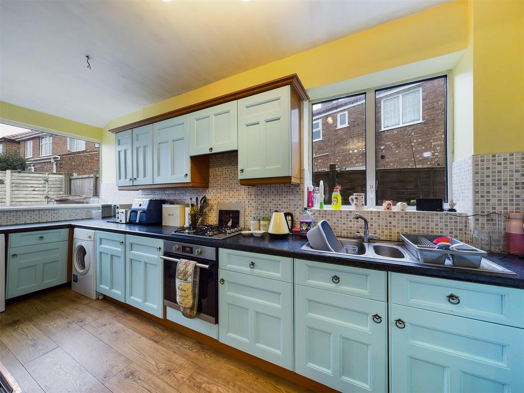 Kitchen: