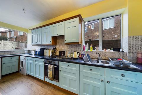 83 Queensgate, Bridlington, YO16 7LL