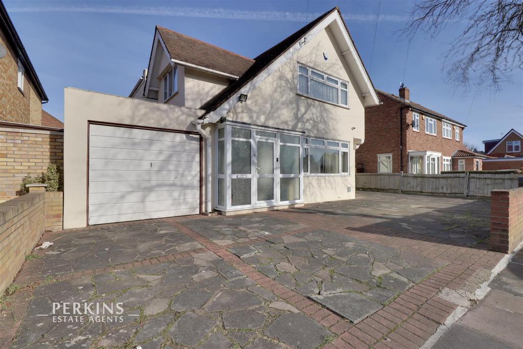 Greenford, UB6 4 bed detached bungalow £800,000
