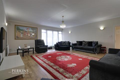 51 Crossmead Avenue, Greenford, UB6 9TZ