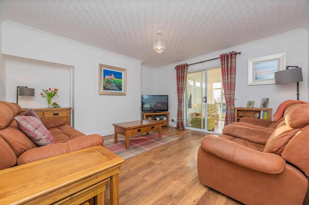 Jamieson Gardens, Tillicoultry 3 bed semidetached house £139,995
