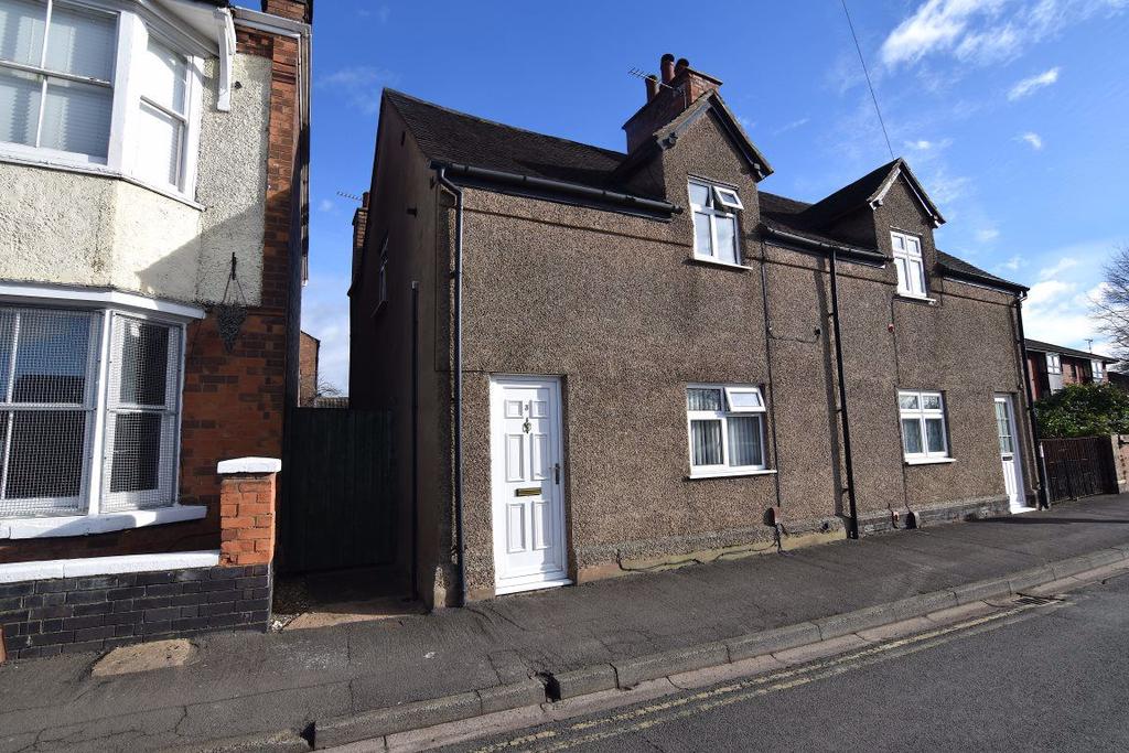 Old Milverton Road 2 bed semidetached house £900 pcm (£208 pw)