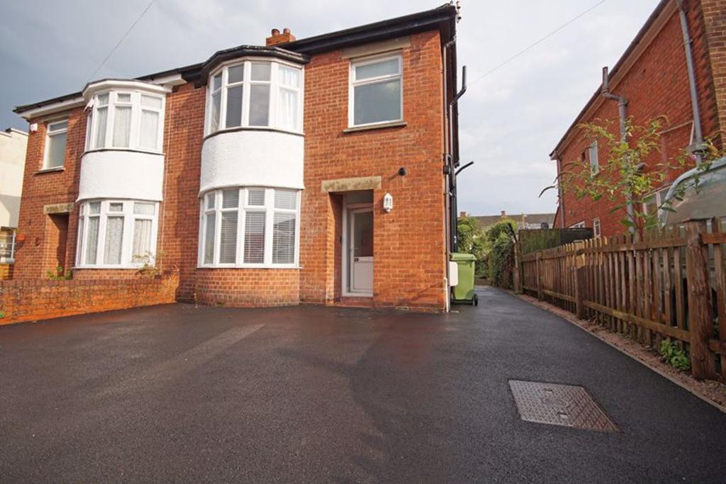Arle Drive GL51 8HT 3 bed house £950 pcm (£219 pw)