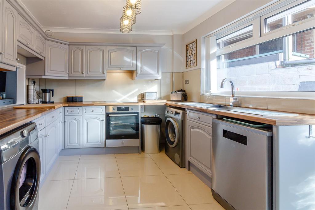 8490801-interior08.jpg