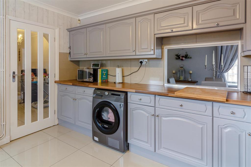 8490801-interior04.jpg