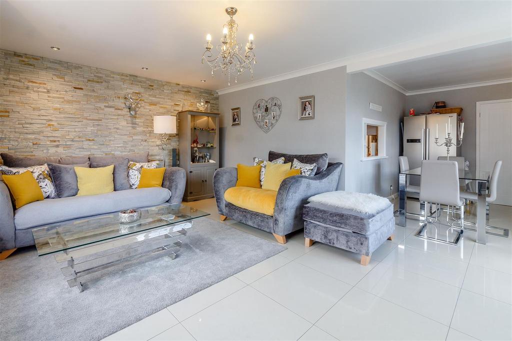 8490801-interior13.jpg