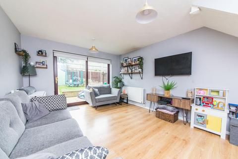 4 Dial Close, Greenhithe, DA9 9PY