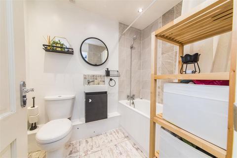 4 Dial Close, Greenhithe, DA9 9PY