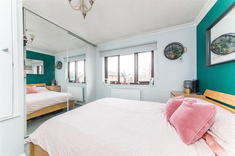 4 Dial Close, Greenhithe, DA9 9PY