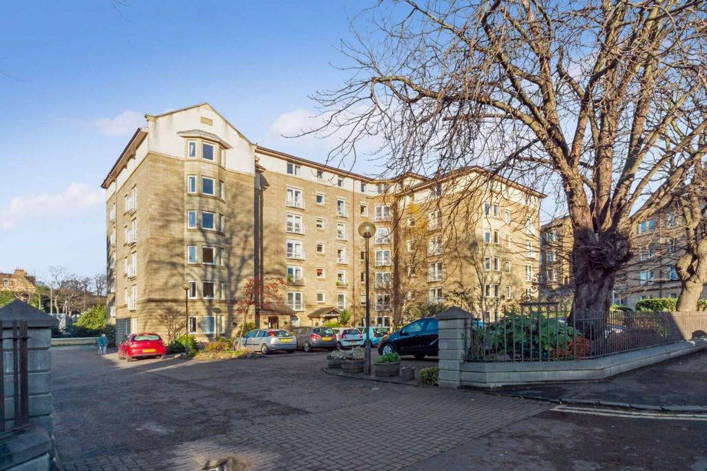 ROSEBURN PLACE, EDINBURGH, EH12 5NX 2 bed flat £795 pcm (£183 pw)