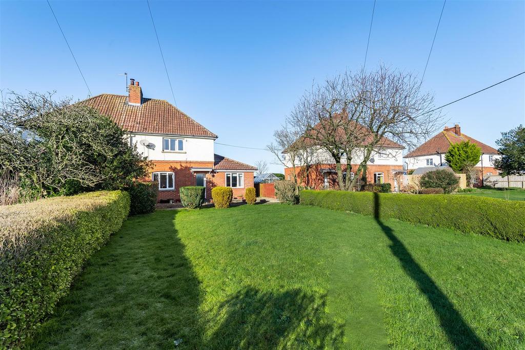 Hawk Street, Bromham 4 bed semidetached house £325,000