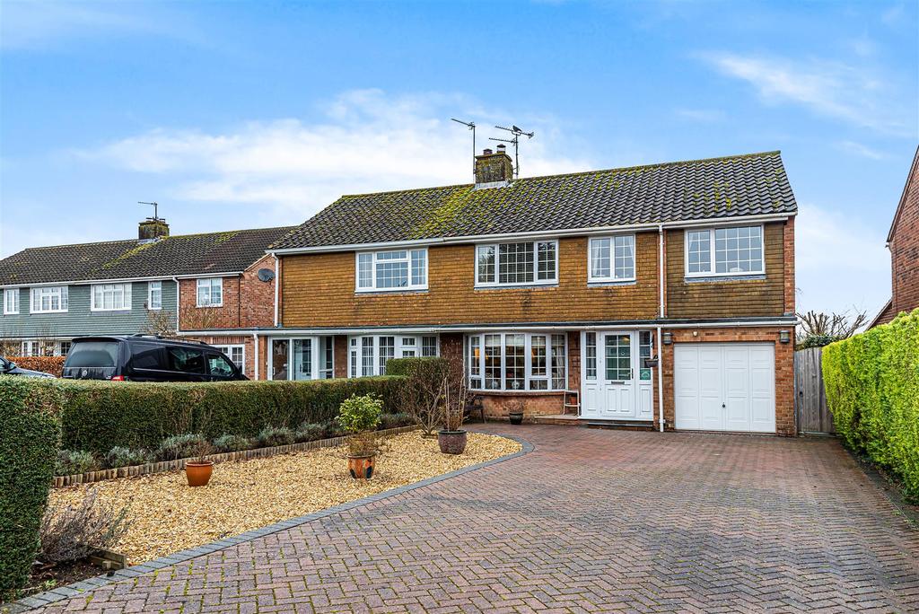Roundway Park, Devizes 4 bed semidetached house £450,000
