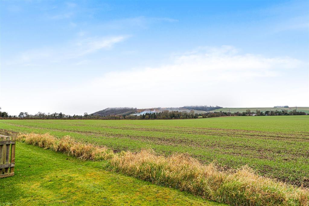 Roundway Park, Devizes 4 bed semidetached house £450,000