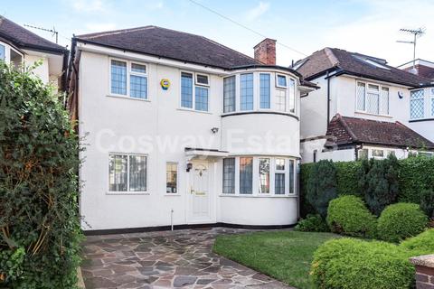 25 Lawrence Avenue, London, NW7 4NL
