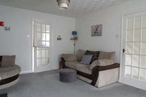 14 Emlyn Fields, St Austell, PL25 3UL