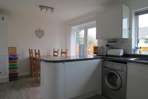 14 Emlyn Fields, St Austell, PL25 3UL