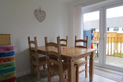 14 Emlyn Fields, St Austell, PL25 3UL