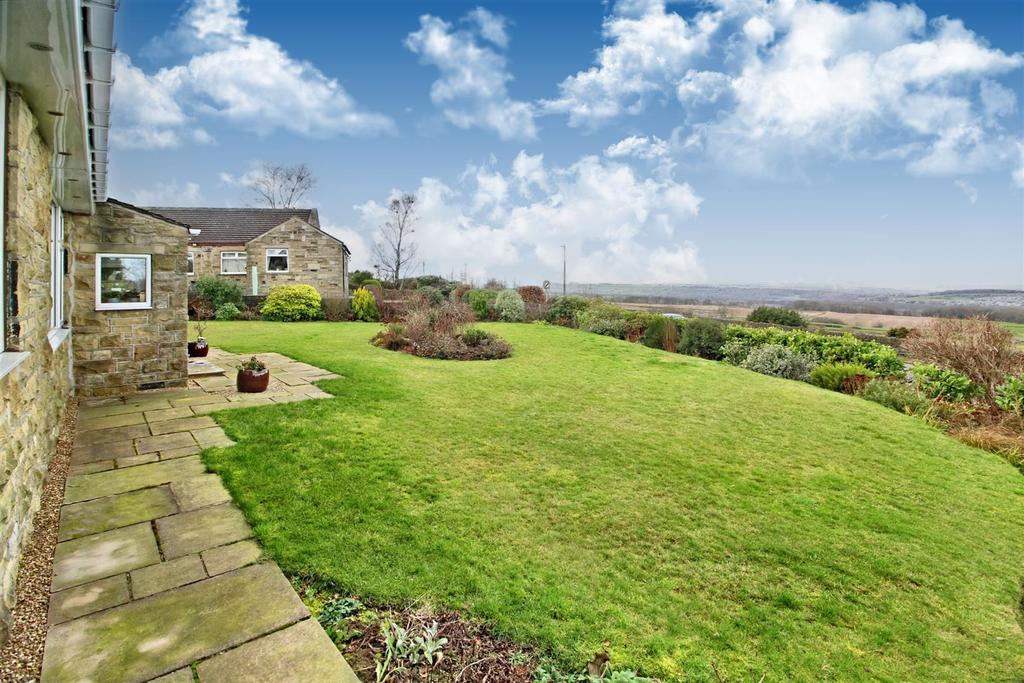Carr Hill Road, Upper Cumberworth, Huddersfield HD8 8XN 4 bed detached