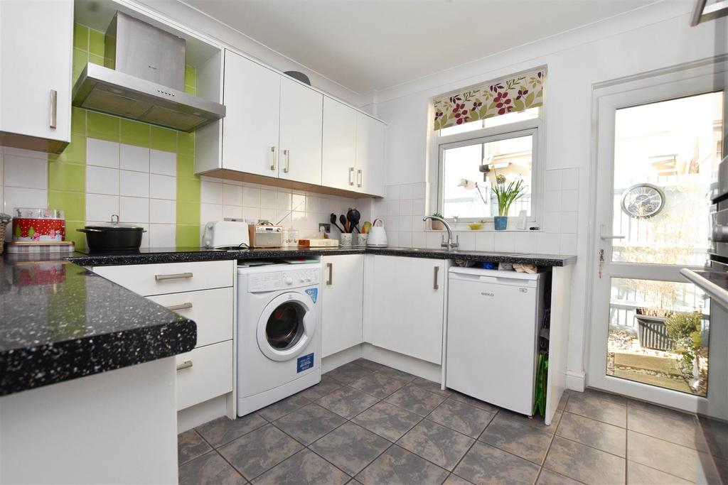 Beach Road, Eastbourne 3 bed terraced house £349,950