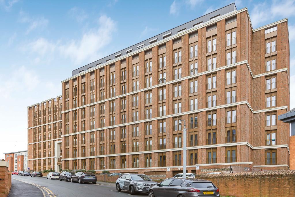 Ziggurat House, St Albans, AL1 1 bed flat £1,350 pcm (£312 pw)