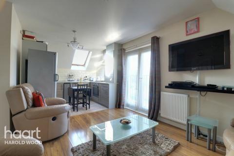 2 bedroom flat for sale, Le Noke Avenue, Romford