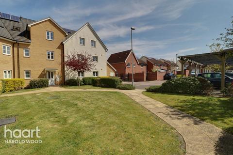 2 bedroom flat for sale, Le Noke Avenue, Romford