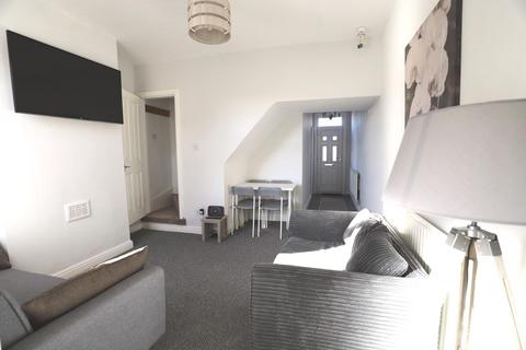 3 bedroom terraced house to rent, Duke Street, Newcastle-under-Lyme, ST5