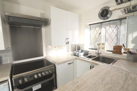 3 bedroom terraced house to rent, Duke Street, Newcastle-under-Lyme, ST5