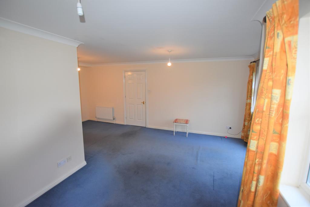 Burns Close, Billericay CM11 2 bed ground floor flat £339,950