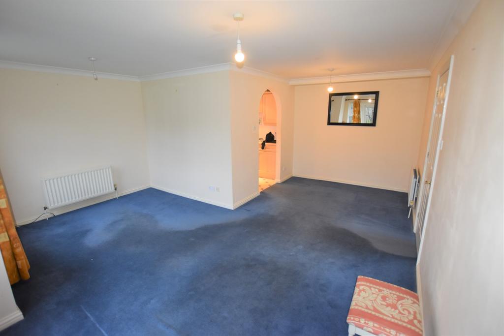 Burns Close, Billericay CM11 2 bed ground floor flat £339,950