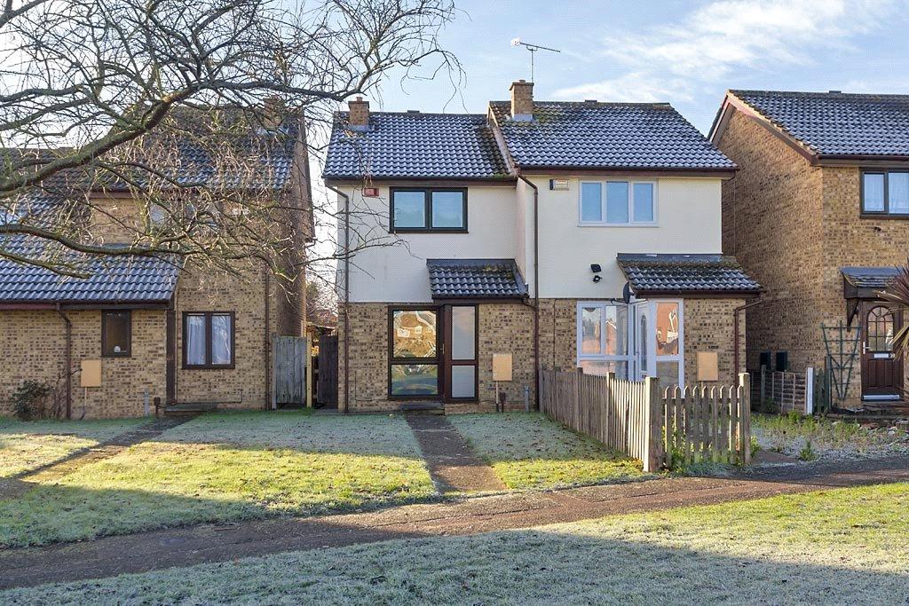 Foxgrove, Sittingbourne, Kent, ME10 2 bed semidetached house £1,000