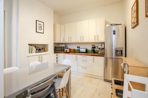 10 Faraday Road, London, W3 6JB