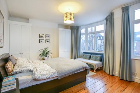 10 Faraday Road, London, W3 6JB