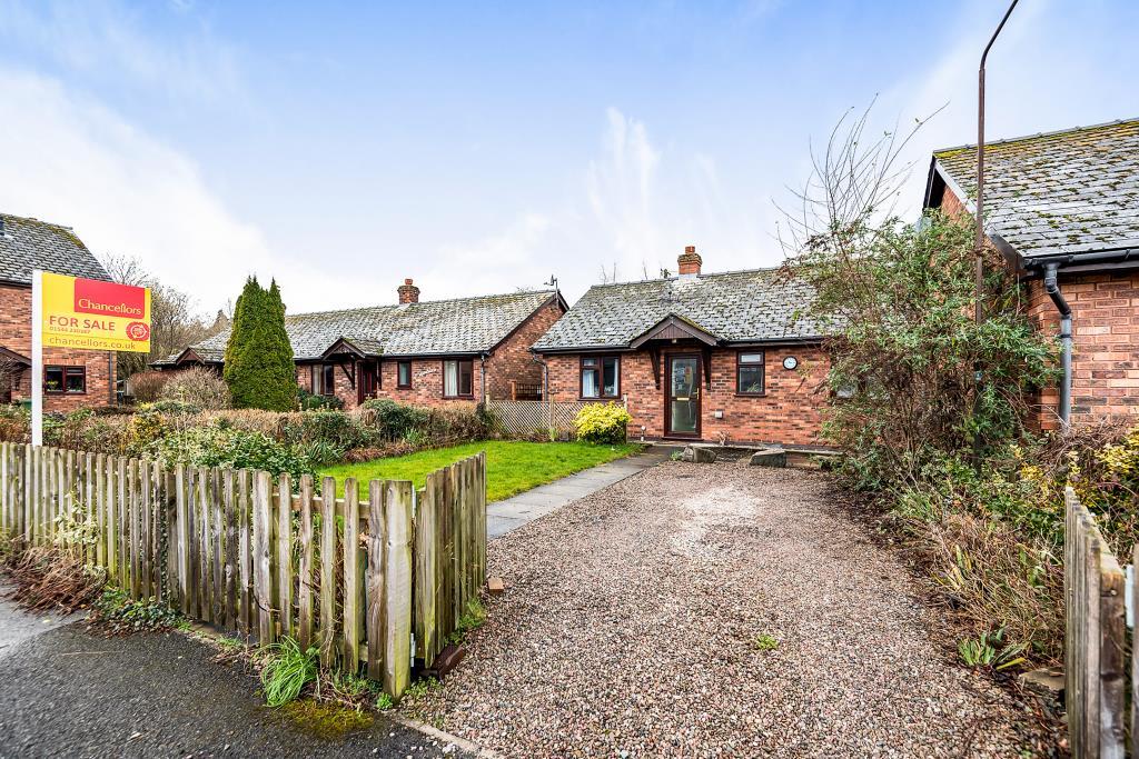 Kington, Herefordshire, HR5 2 bed semidetached bungalow £190,000