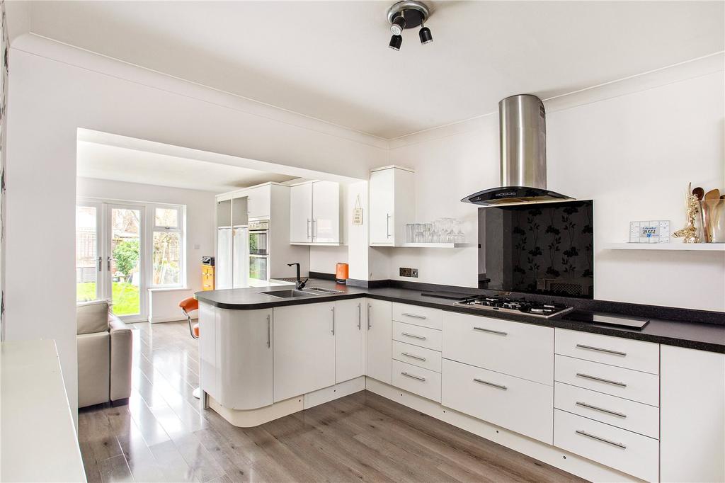 Waltham Avenue, Guildford, Surrey, GU2 3 bed detached house £574,950