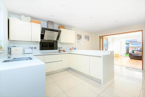 3 Bluebird Close, Raynes Park, London, SW20 0AT