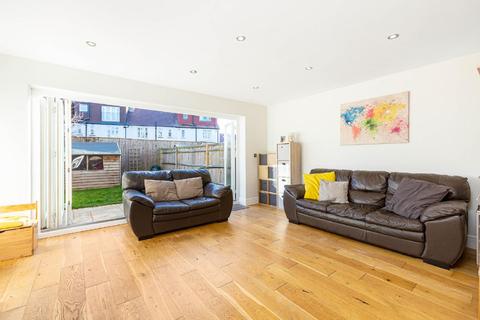 3 Bluebird Close, Raynes Park, London, SW20 0AT
