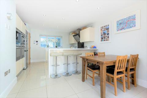 3 Bluebird Close, Raynes Park, London, SW20 0AT
