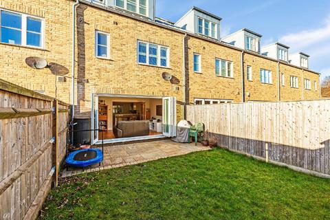 3 Bluebird Close, Raynes Park, London, SW20 0AT