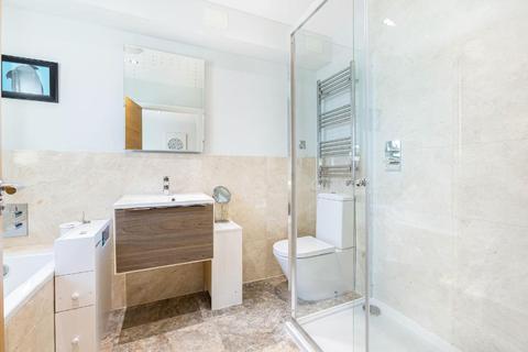3 Bluebird Close, Raynes Park, London, SW20 0AT