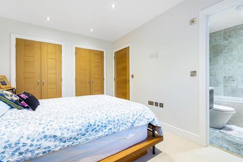 3 Bluebird Close, Raynes Park, London, SW20 0AT