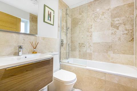 3 Bluebird Close, Raynes Park, London, SW20 0AT