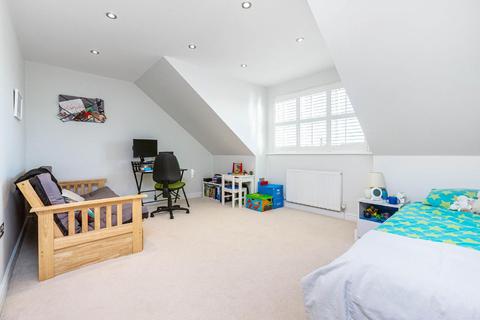 3 Bluebird Close, Raynes Park, London, SW20 0AT