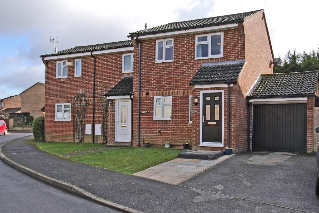 Millstream Close, Andover, SP10 3 bed semidetached house £300,000