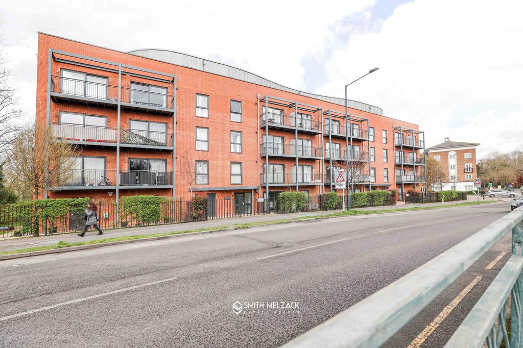 Forty Avenue, Wembley, HA9 2 bed apartment for sale £450,000
